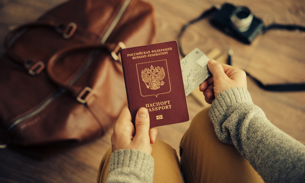 «Госуслуги» перестали принимать заявки на загранпаспорта с биометрией из-за нехватки чипов